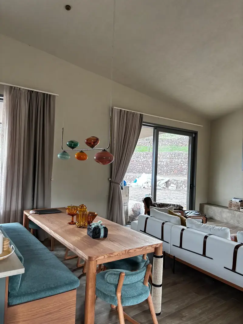 Yemek masası modern avize montajı